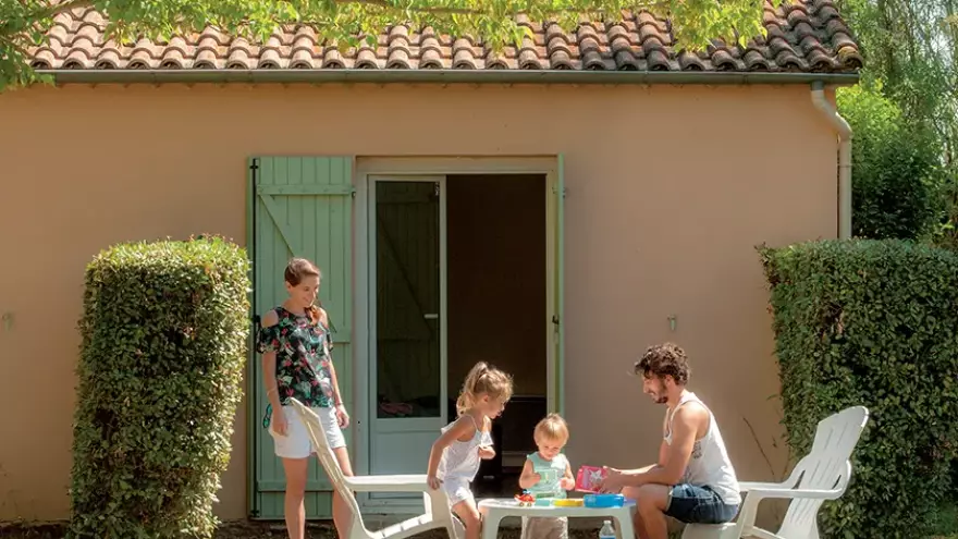 Terrasse d'un hébergement au VTF Céreste