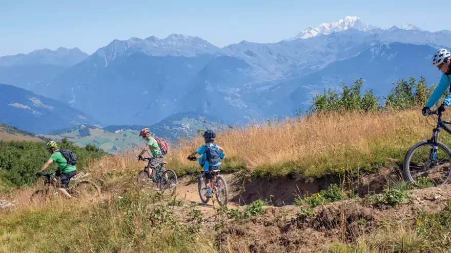 Randonnée en famille en vélo en Savoie