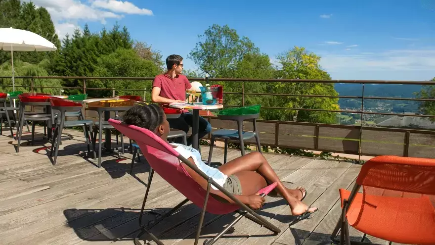 Terrasse détente en vacances d'été