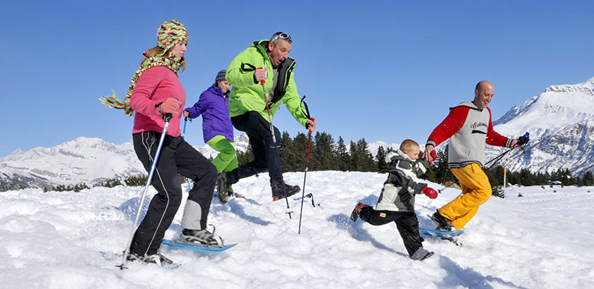 Snowshoeing holiday in the Jura